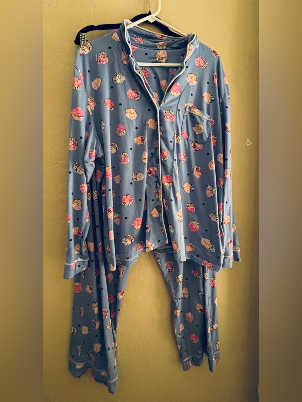Cuddle Duds Blue Cupcake Print Pajamas Women’s Size XL